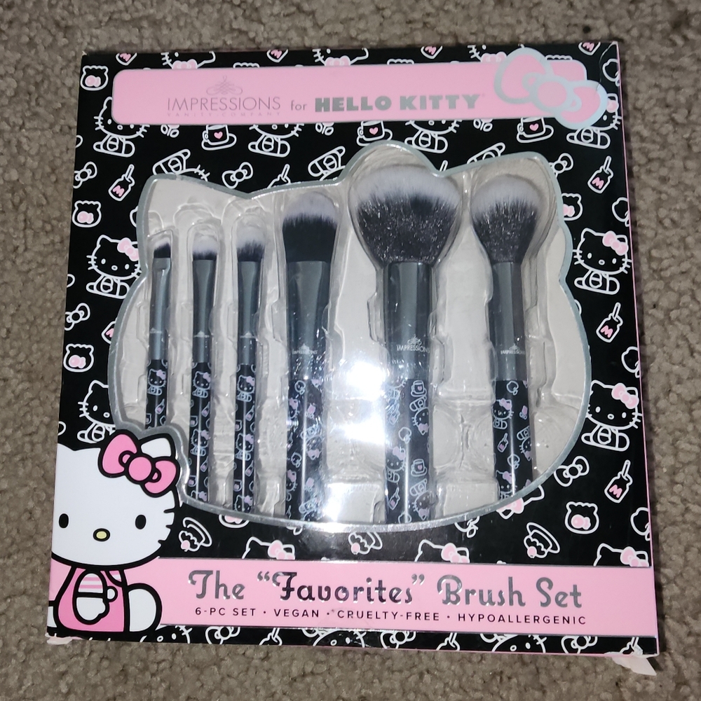 ✨️🖤NWB ASDORABLE HELLO KITTY 6PC SET OF MAKEUP BRUSHES✨️🖤